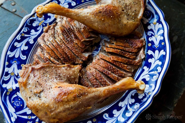 __opt__aboutcom__coeus__resources__content_migration__simply_recipes__uploads__2009__12__roast-goose-horiz-a-1500-e781a3ad6dd945a085313b4ce1264ddb